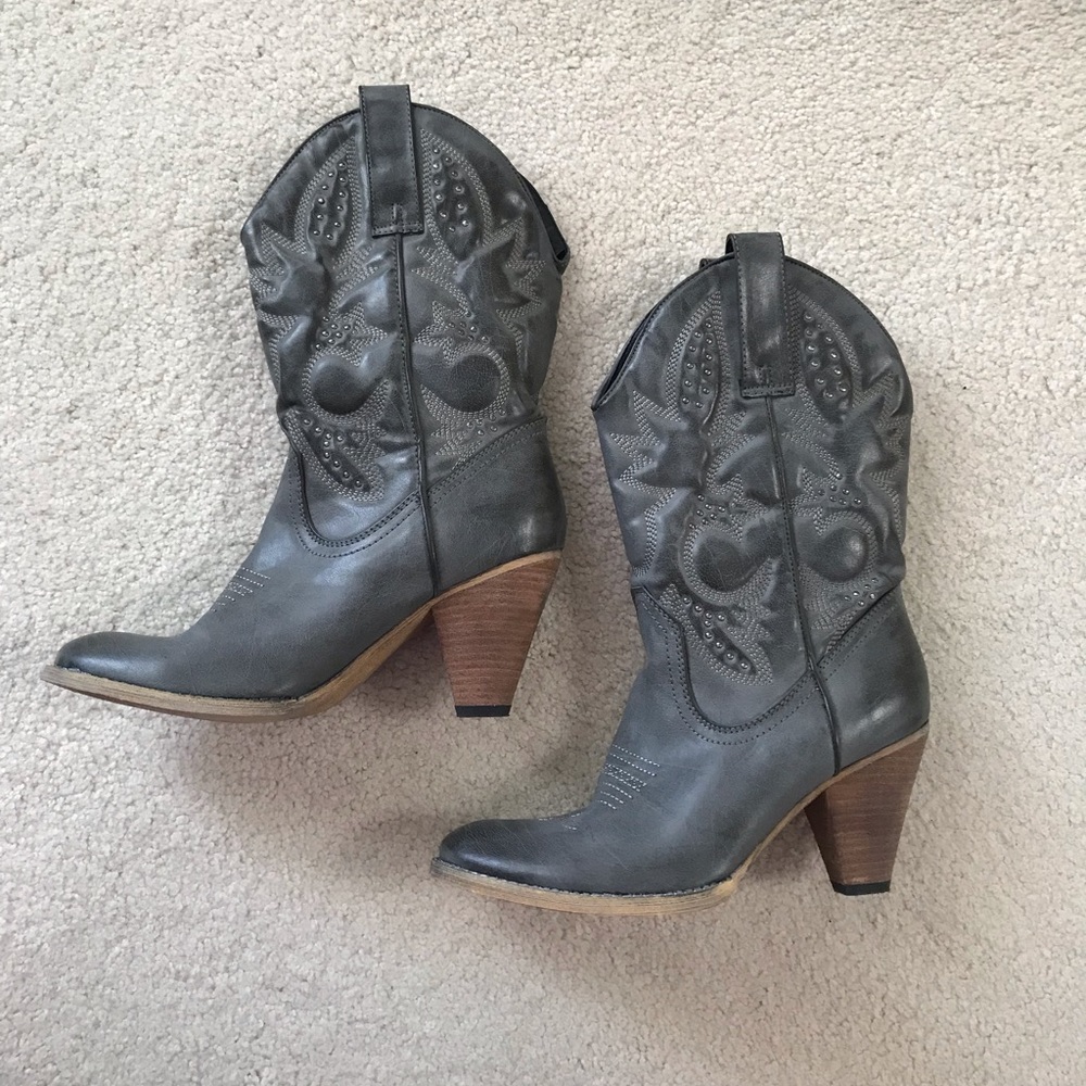 🎉HP🎉Very Volatile Denver Gray Cowboy Boots